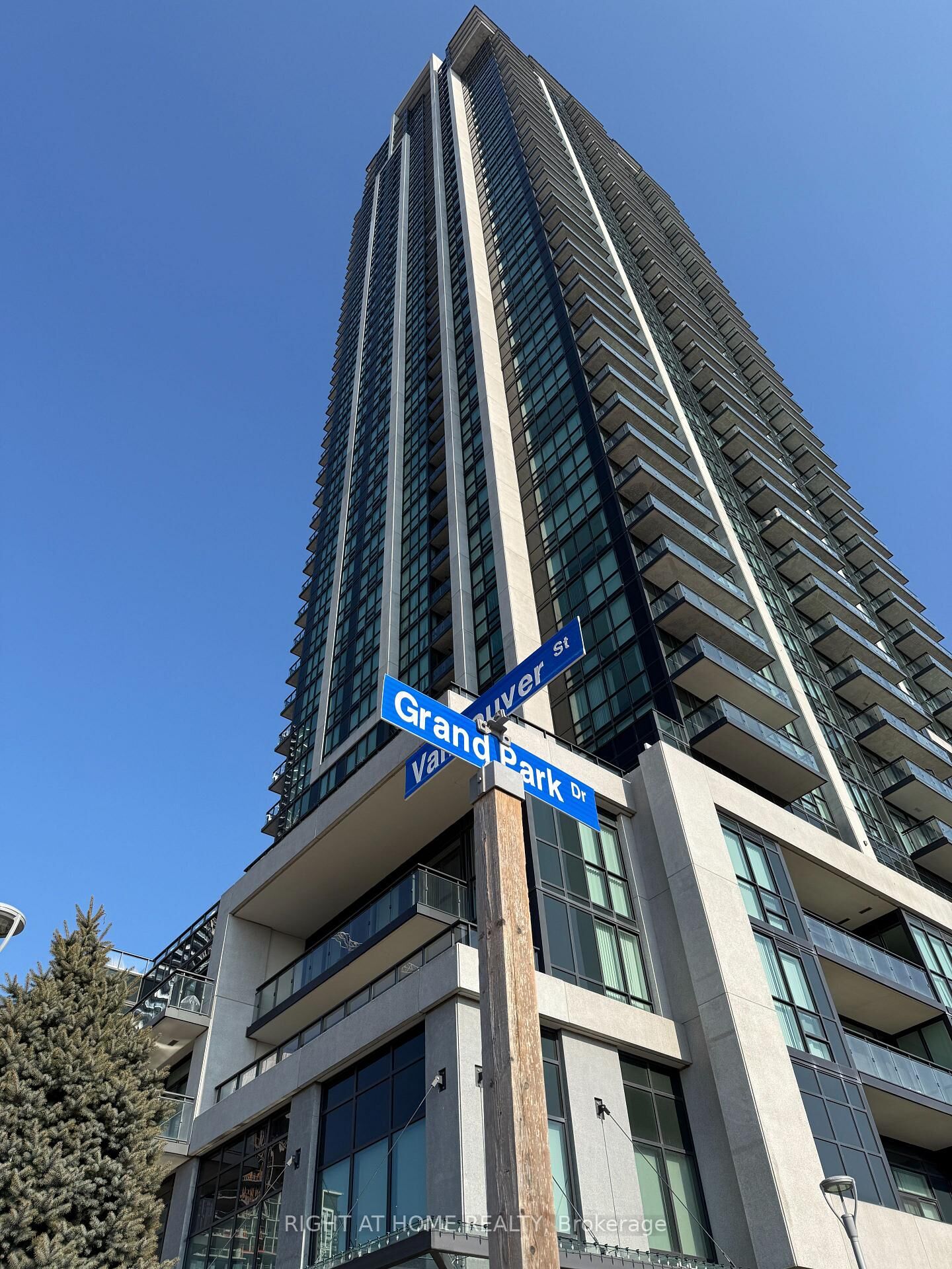 Property Photo:  3975 Grand Park Drive  ON L5B 0K4 