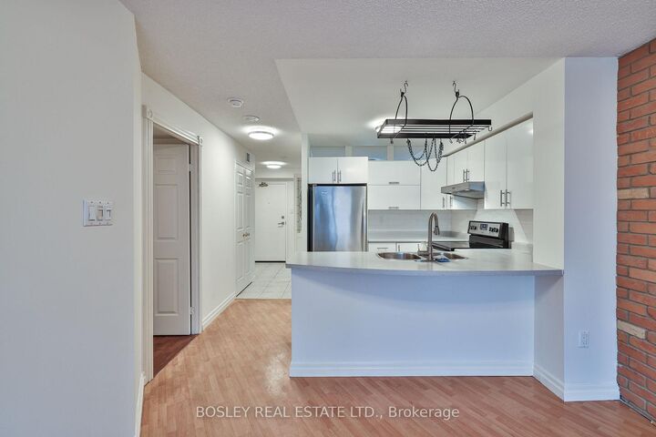 Property Photo:  109 Front Street E 914  ON M5A 4P7 