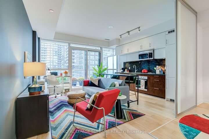 Property Photo:  8 Mercer Street 1710  ON M5V 0C4 
