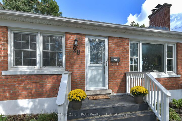 Property Photo:  28 Borland Street W  ON L3V 3R5 