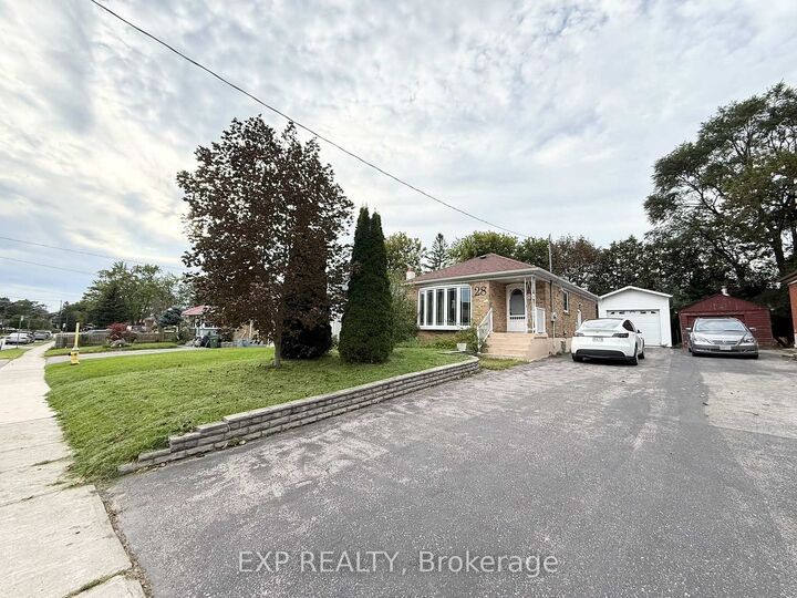 Property Photo:  28 Seminole Avenue  ON M1J 1N1 