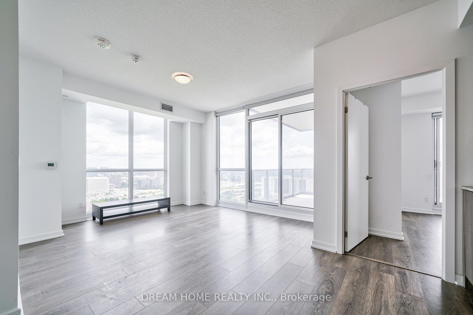 Property Photo:  32 Forest Manor Road 2208  ON M2J 0H2 