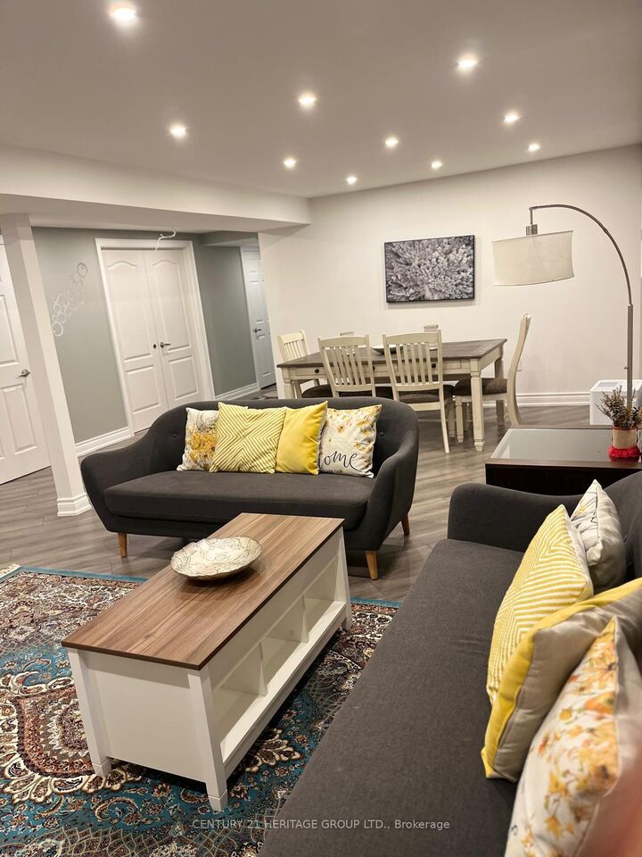 Property Photo:  7 Creekview Avenue  ON L4C 9X1 