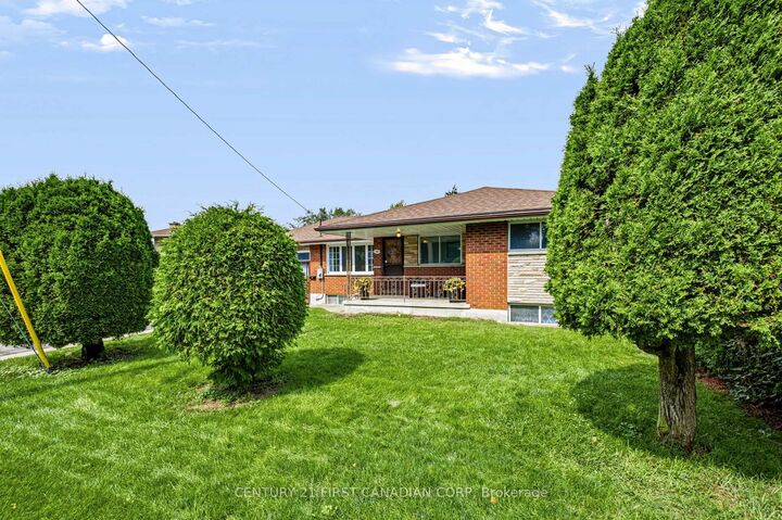 Property Photo:  141 Fairhaven Circle  ON N5W 1E3 