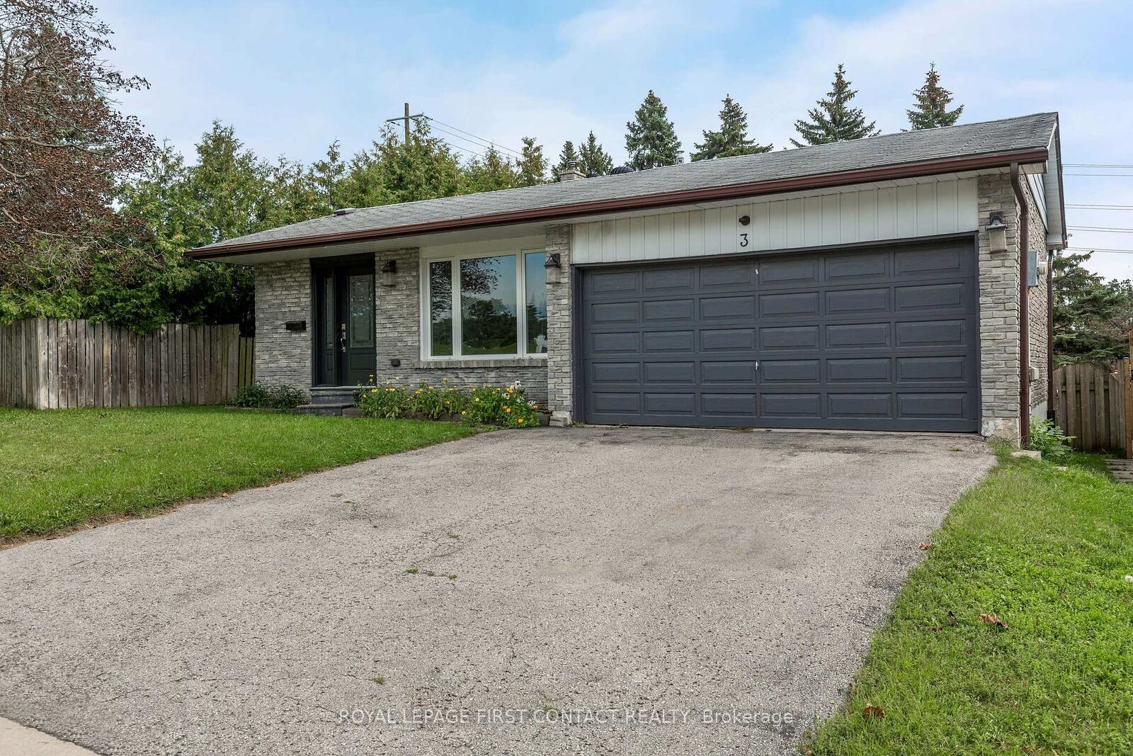 Property Photo: 3 Oren Boulevard ON L4N 4T3