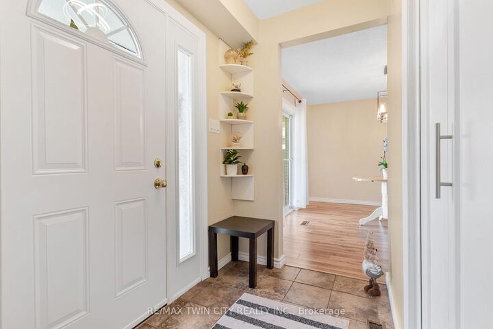 Property Photo: 14 Williamsburg Road 51 ON N2E 1W1
