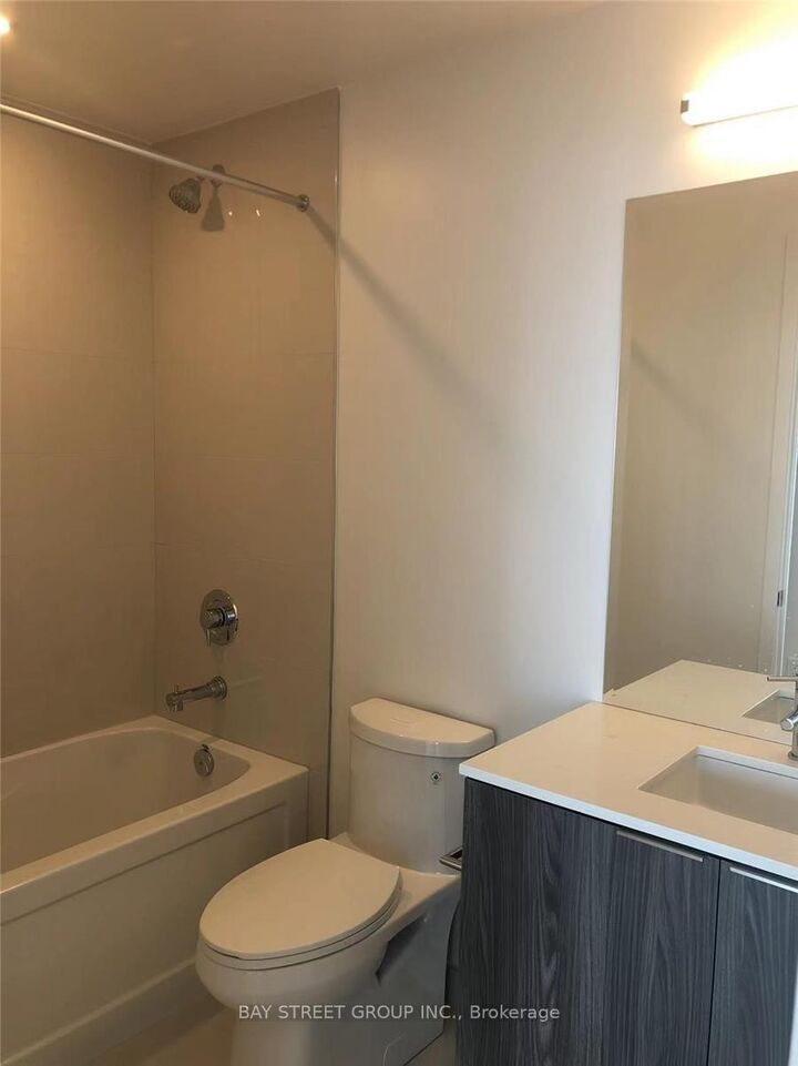Property Photo:  15 Queens Quay E 1810  ON M5E 0C5 