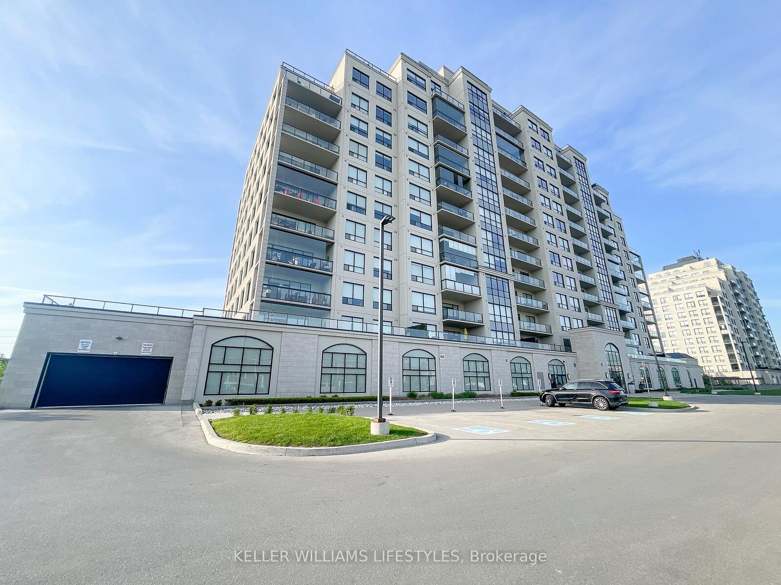 Property Photo:  260 Village Walk Boulevard 512  ON N6G 0W6 