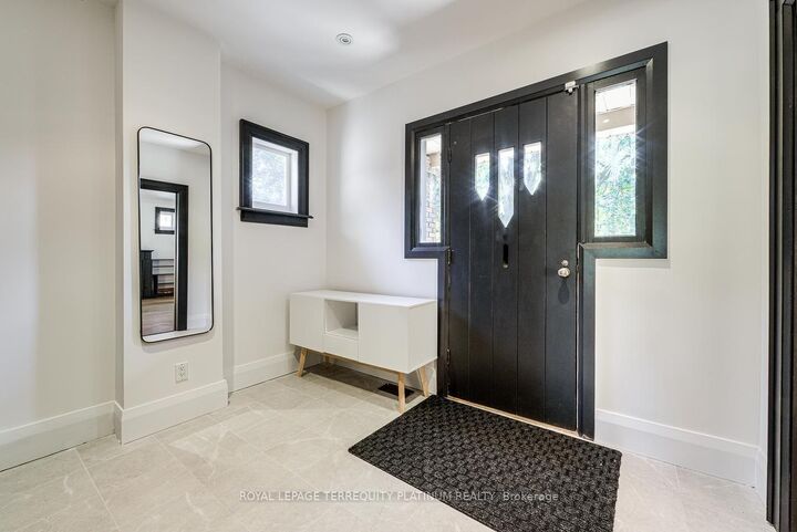 Property Photo:  204 Ellerslie Avenue  ON M2N 1Y4 