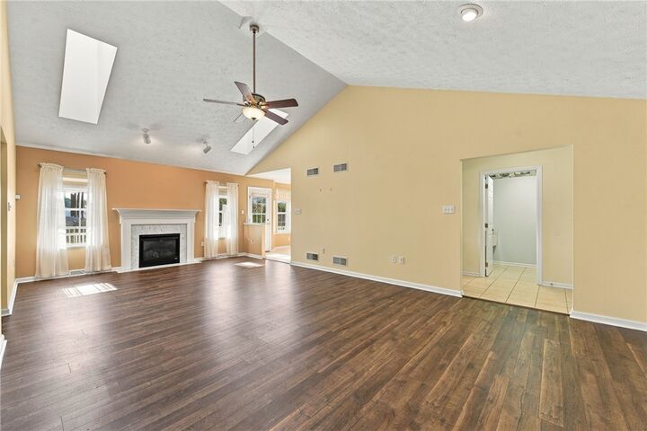 Property Photo:  1010 Sunnyfield Ct  PA 15636 