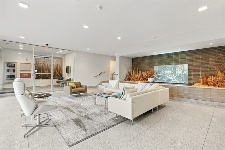 Property Photo:  154 N Bellefield Avenue 42  PA 15213 