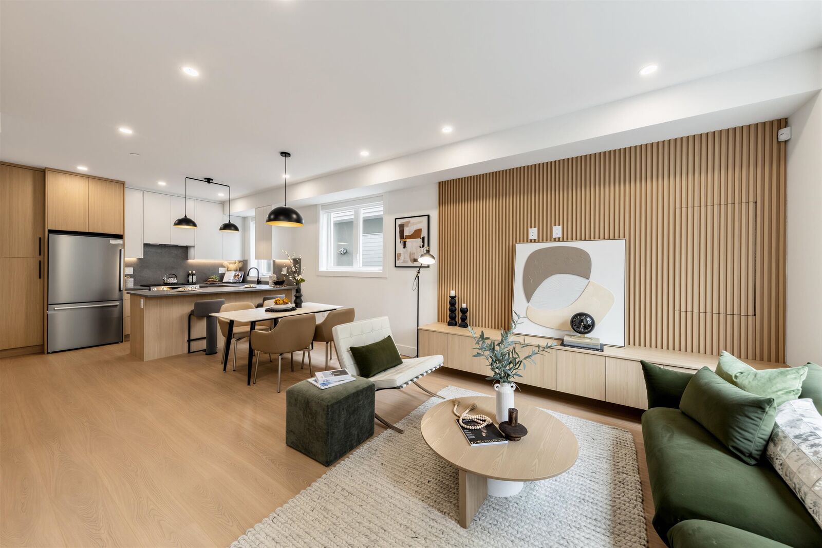 Property Photo:  3268 E 18 Avenue 2  BC V5M 2R7 