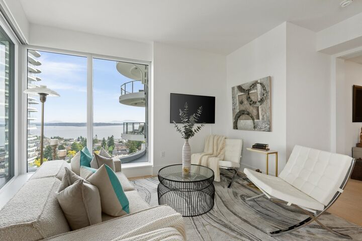 Property Photo:  1500 Martin Street 1504  BC V4B 0C2 