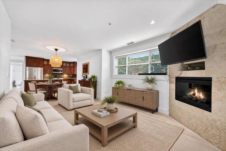 Property Photo:  15164 Prospect Avenue 102  BC V4B 3B9 