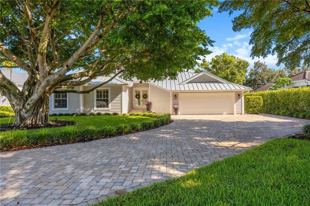 Property Photo:  8137 Ronda Ct  FL 34109 