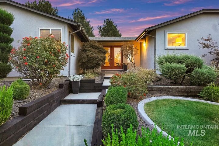 Property Photo: 709 E Braemere ID 83702