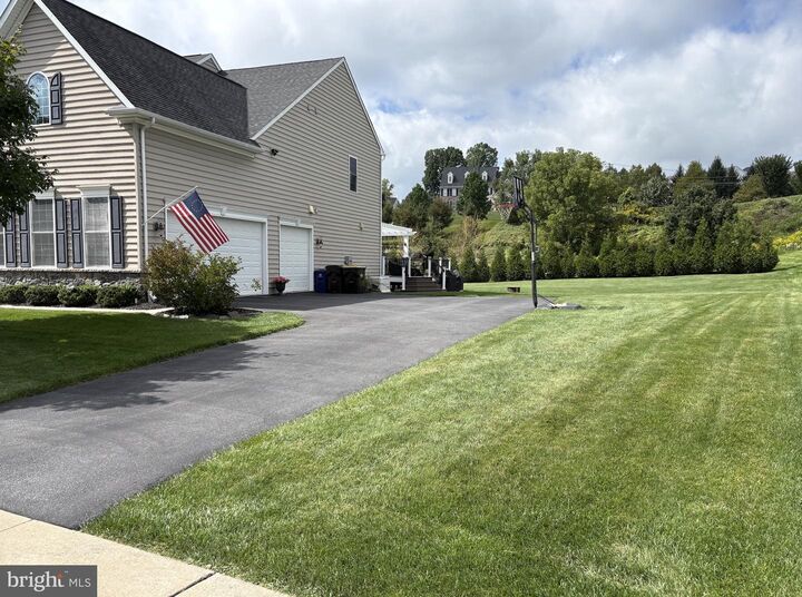 Property Photo:  4165 Thompsondale Road  PA 18036 