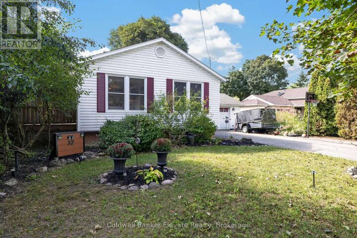 Property Photo: 32 Chelvin Drive ON L7G 4P9