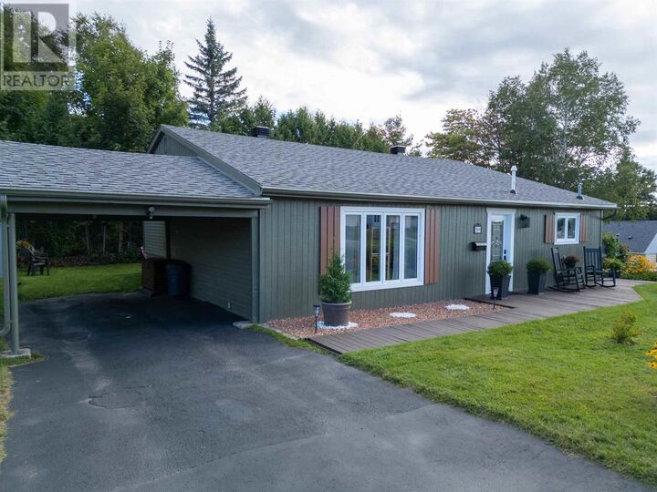 Property Photo:  205 Hillside Dr S  ON P5A 1N4 