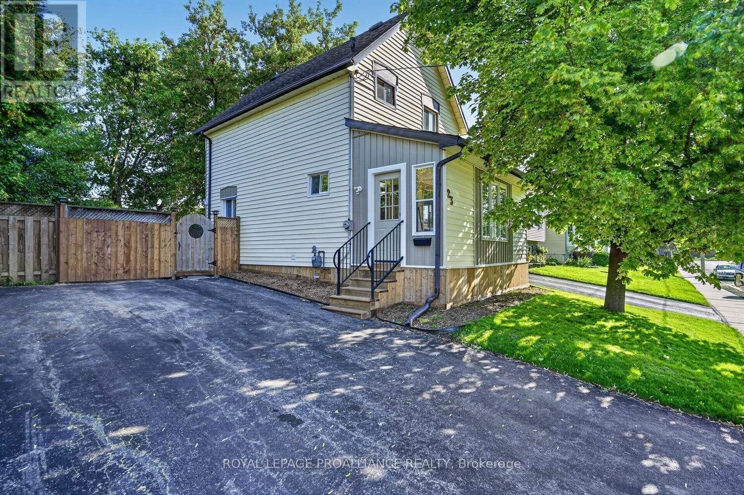 Property Photo:  23 Sophia Street  ON K6V 1V5 