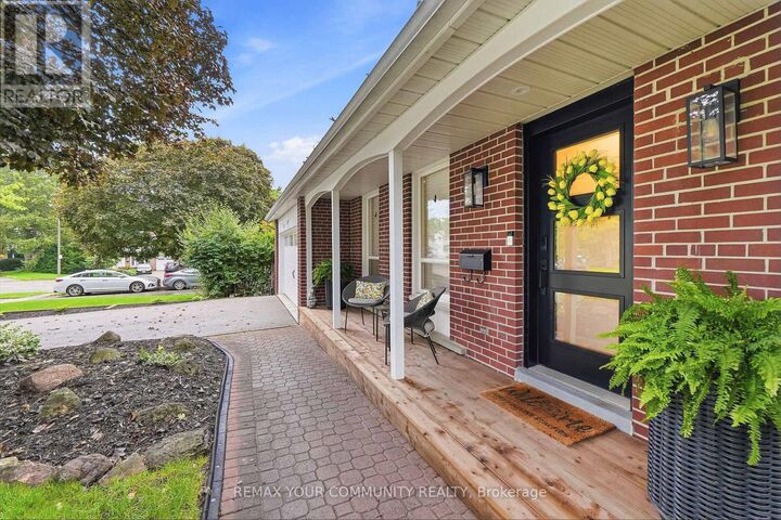 Property Photo:  20 Ringwood Crescent  ON M2J 1C9 
