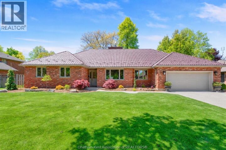 Property Photo:  27 Cramar Crescent  ON N7M 6G3 