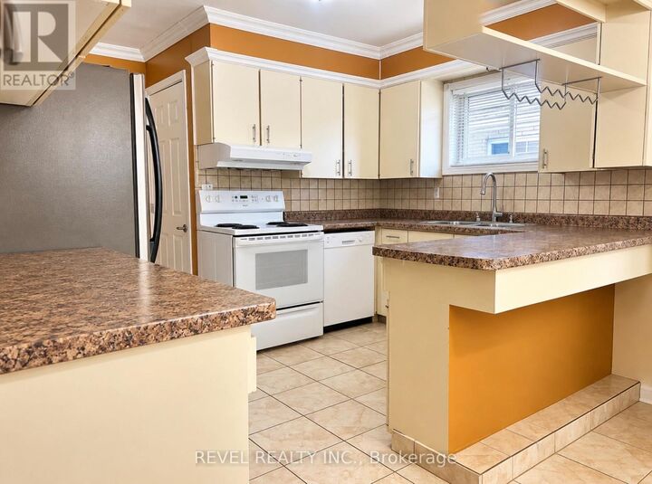 Property Photo:  380 Norman Street  ON P4N 4B7 