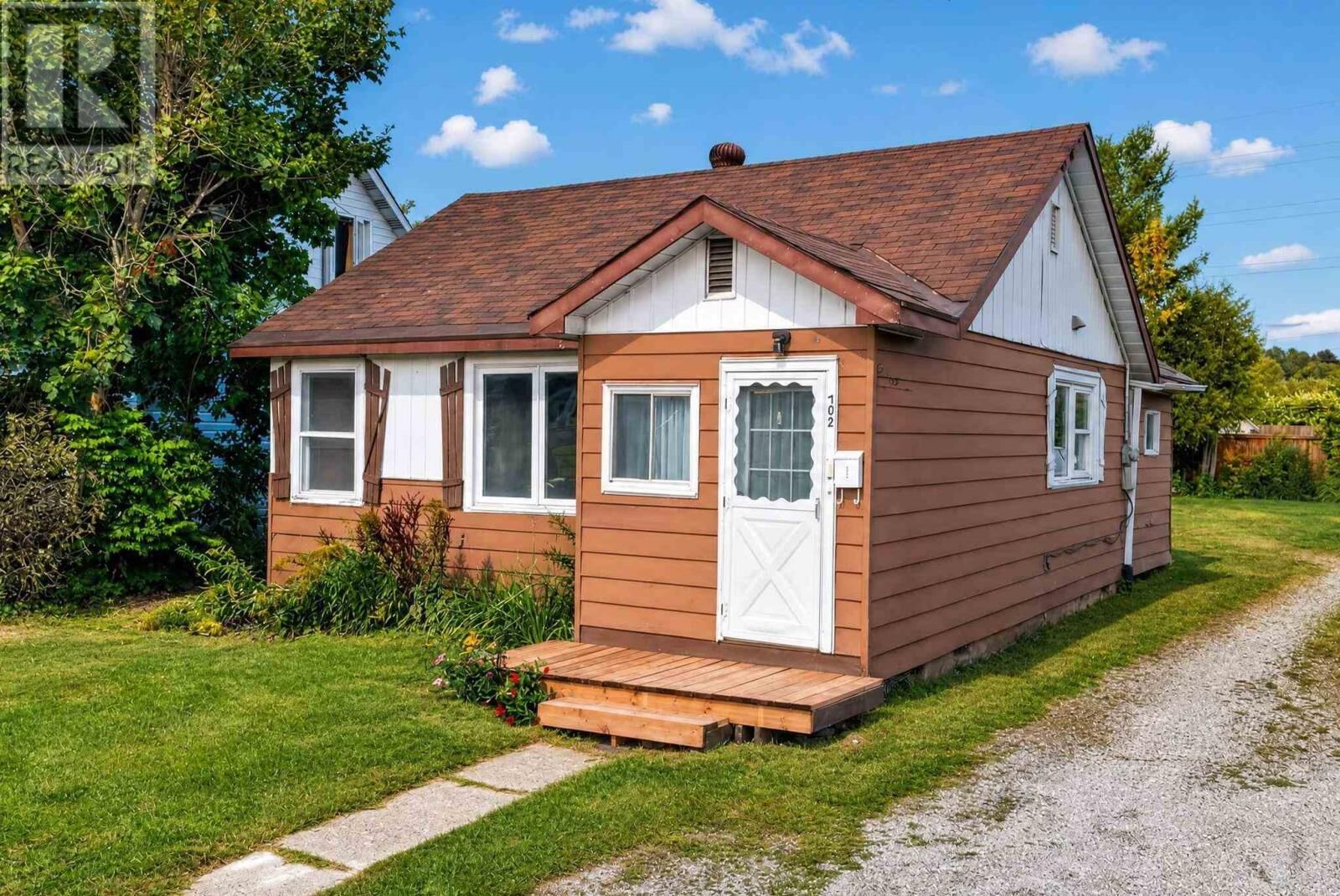 Property Photo:  702 Lennox Ave  ON P6C 3P8 