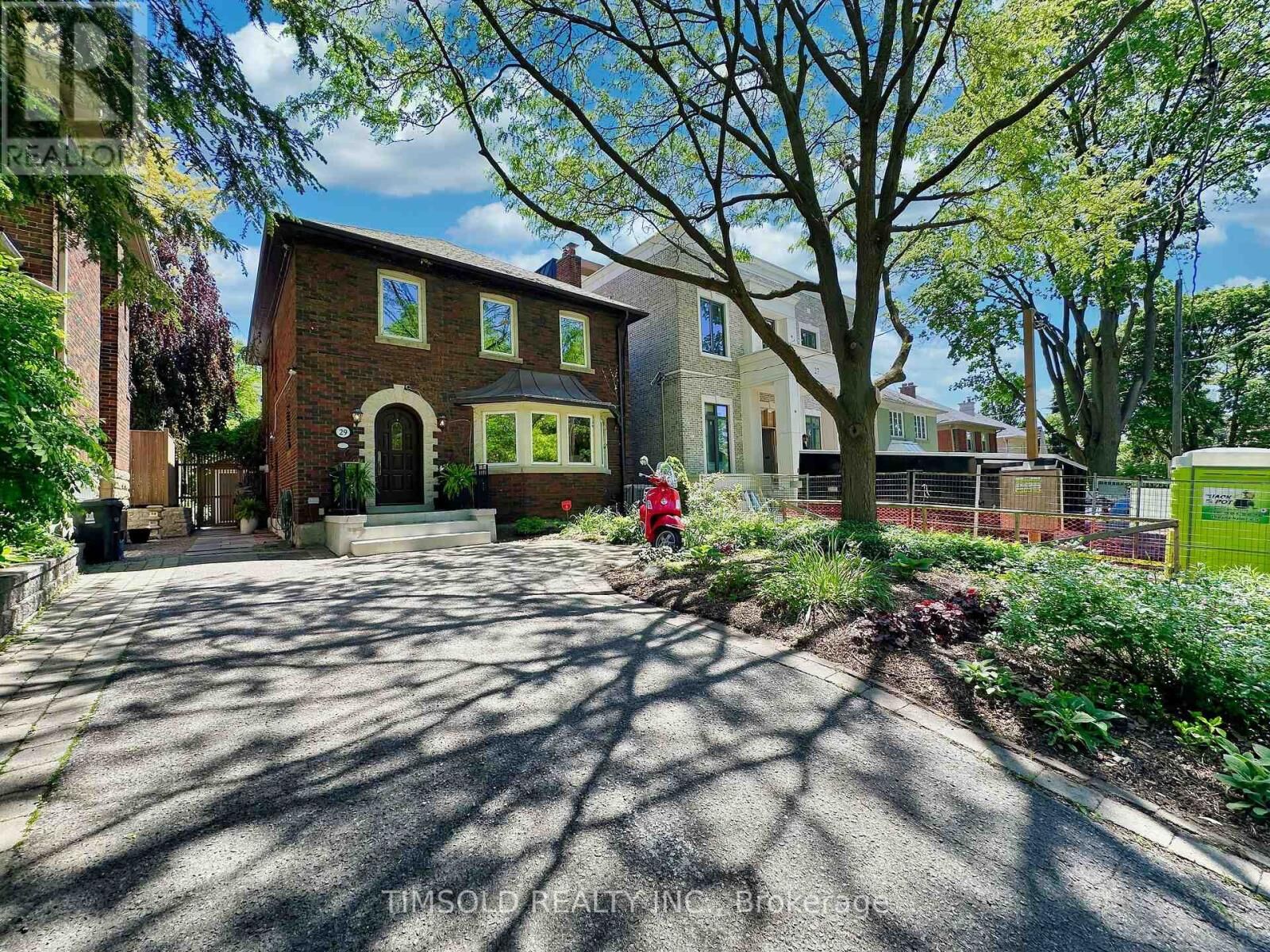 Property Photo:  29 Tarlton Road  ON M5P 2M6 