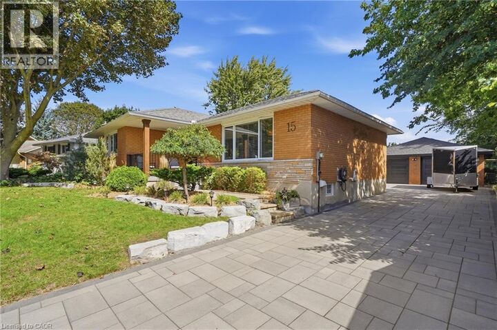 Property Photo:  15 Linton Place  ON N2B 2K1 