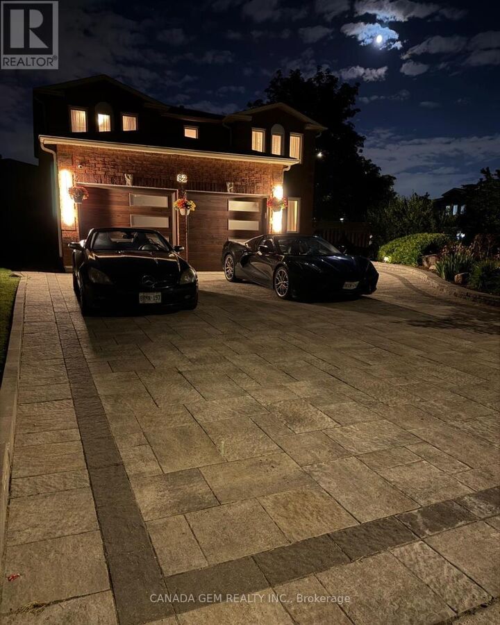 Property Photo:  82 Justus Drive  ON L4C 0A1 