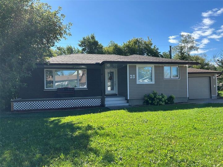 Property Photo:  25 Holly Street  MB R0E 1M0 