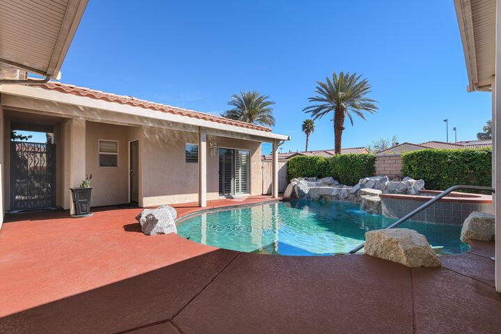 Property Photo: 77 Clavel Court CA 92260