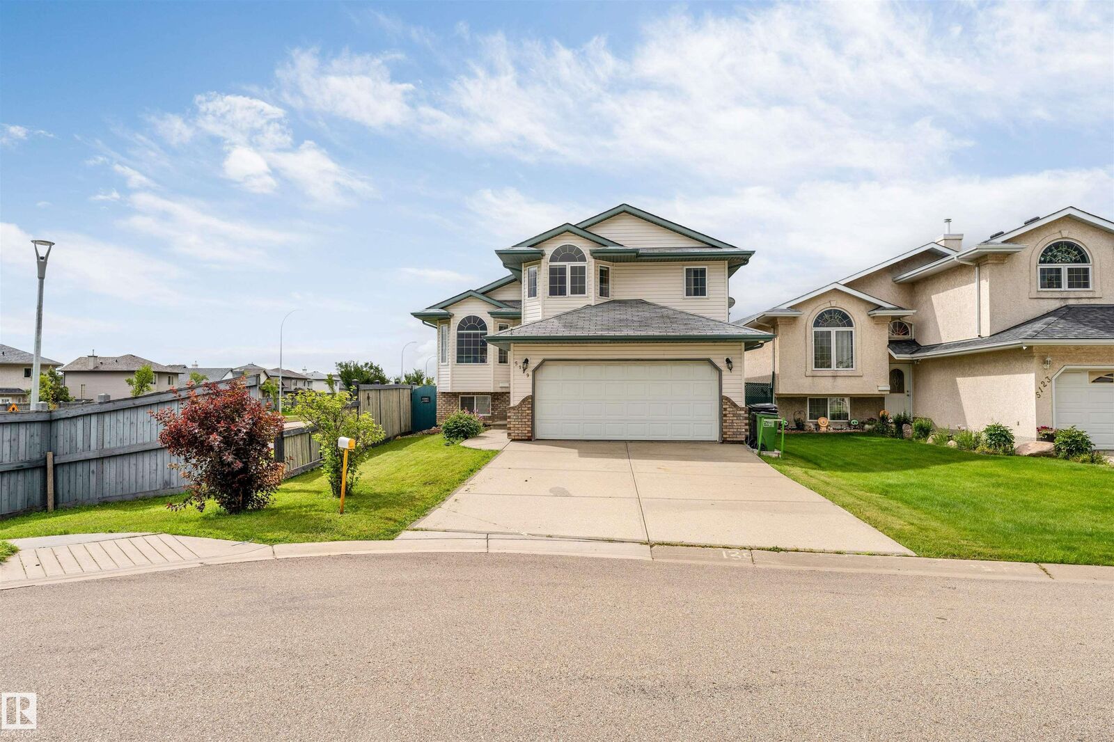 Property Photo:  5119 157 Avenue NW  AB T5Y 2X5 