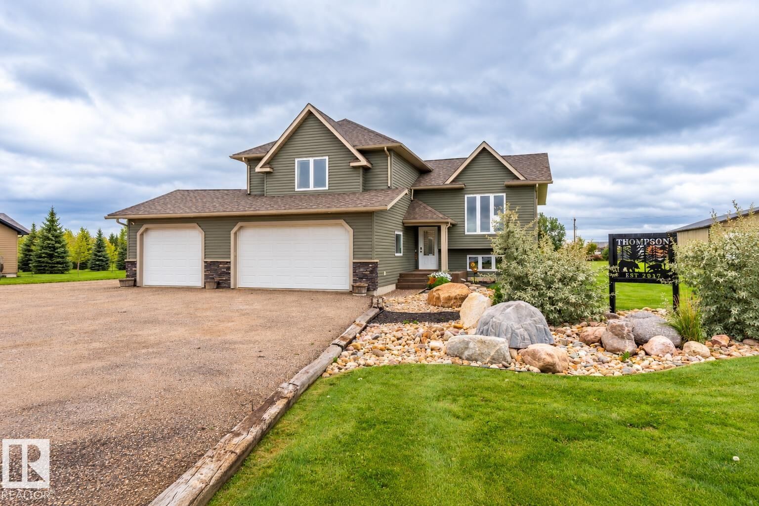 Property Photo:  42230 Twp Rd 632  AB T9M 1P2 