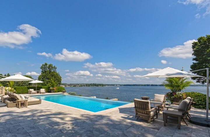 Property Photo:  372 Ferndale Road S  MN 55391 