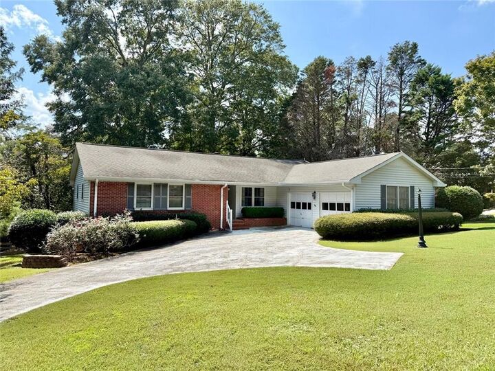 Property Photo:  5 Plantation Circle  GA 30117 