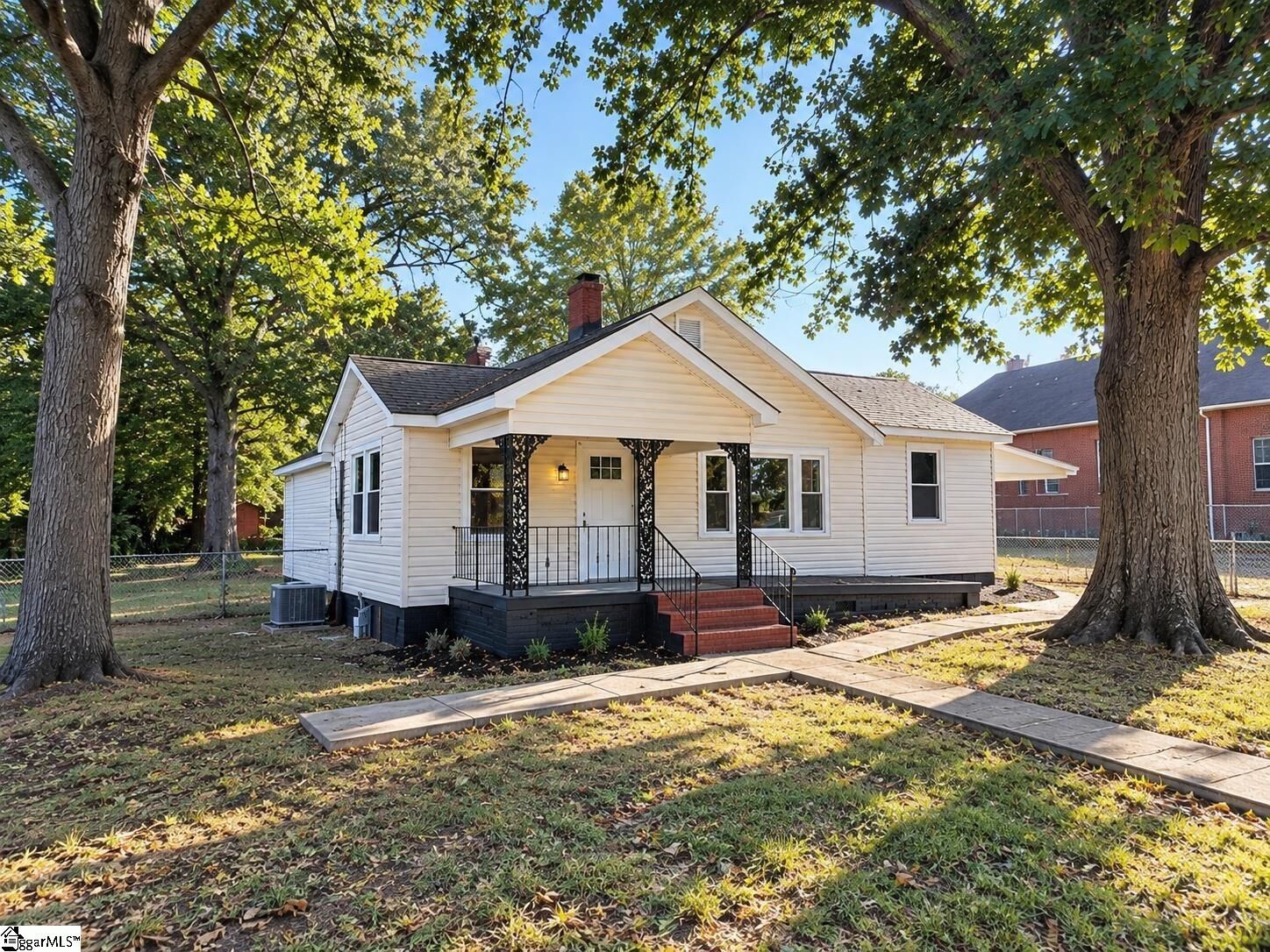 Property Photo:  215 W Roosevelt Drive  SC 29626 