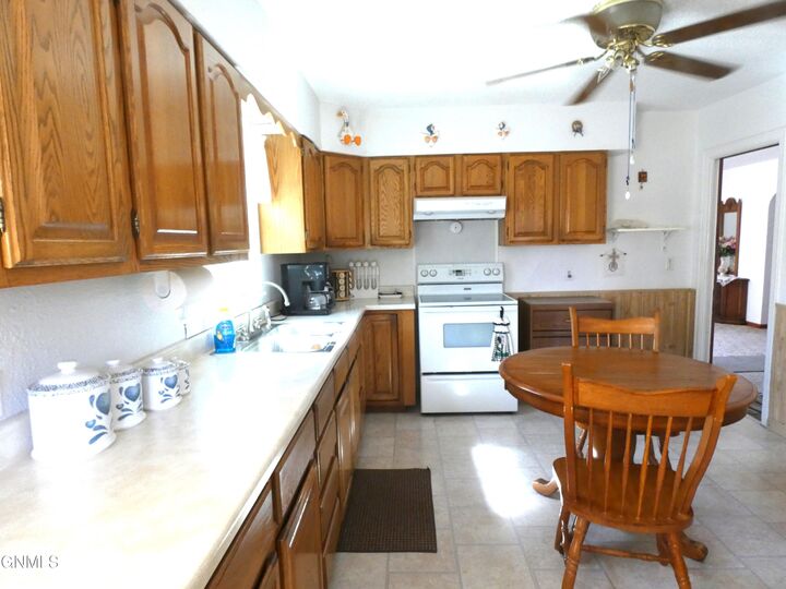 Property Photo: 213 3rd Street NE ND 58552
