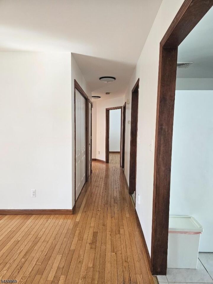 Property Photo:  5 Cozy Glen Ct  NJ 07663 
