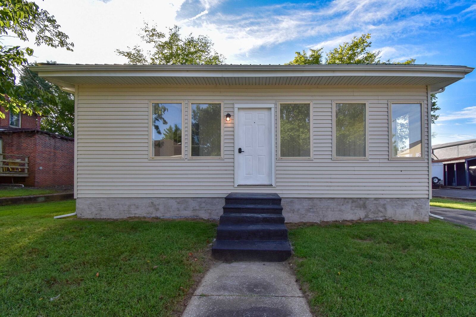 Property Photo:  409 N Monroe Street  KY 42459-1530 