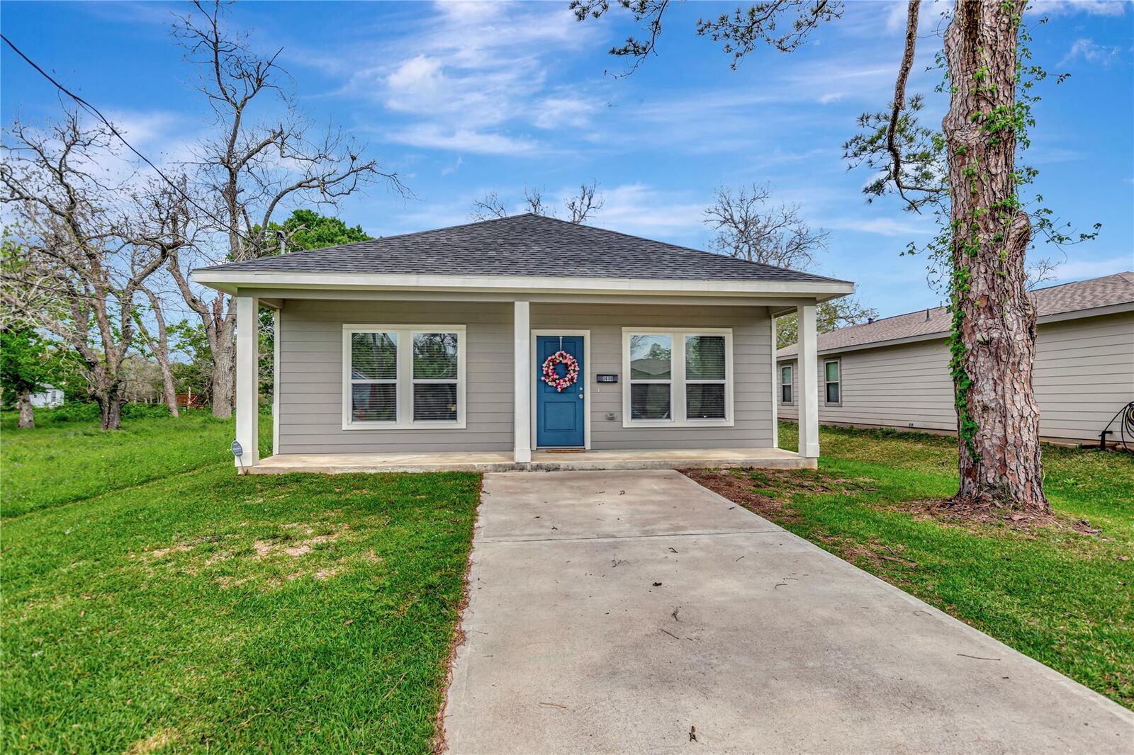 Property Photo:  2030 Rosalee Street  TX 77568 