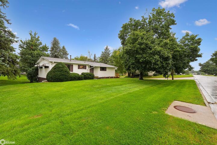 Property Photo: 410 4th Street SW IA 50247