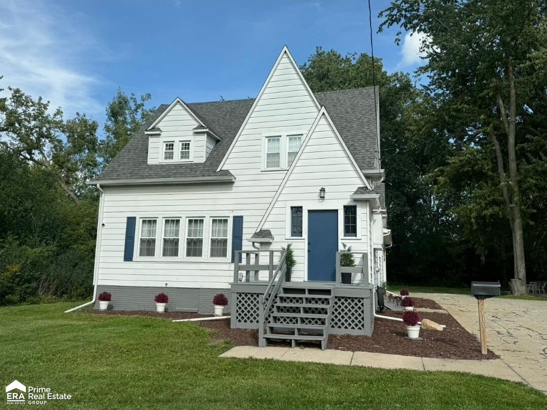 Property Photo: 5303 Dixie Highway MI 48601