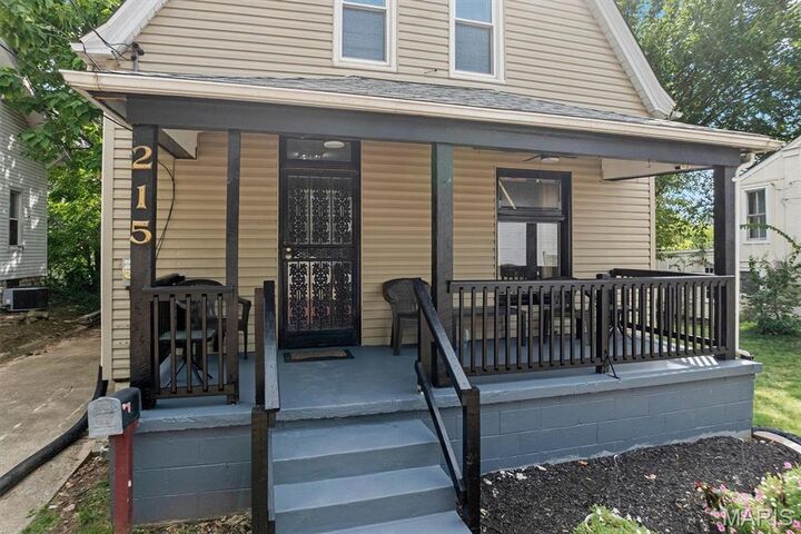 Property Photo: 215 E 8th Street IL 62002