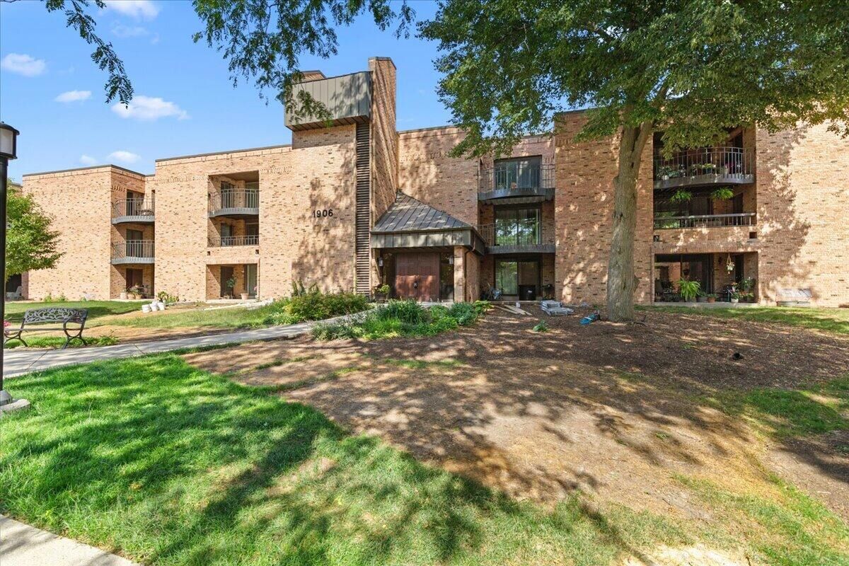 Property Photo: 1906 E Shorewood Blvd WI 53211