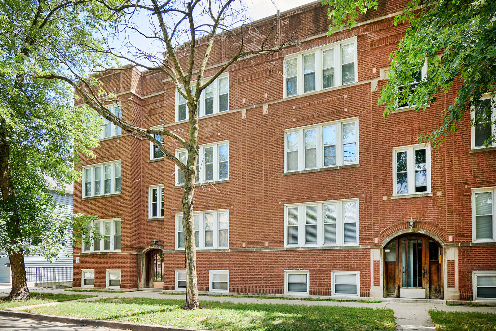 Property Photo: 7209 N Damen Avenue 3 IL 60626