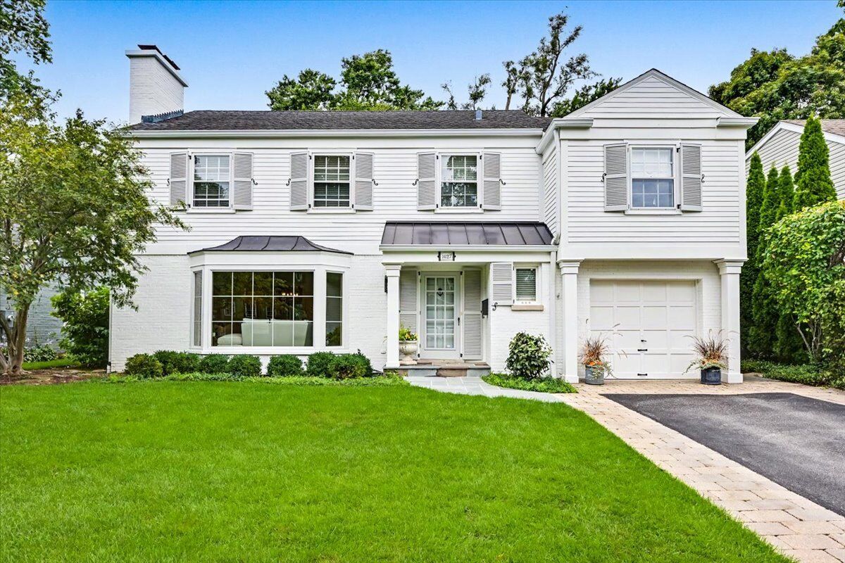 Property Photo:  
