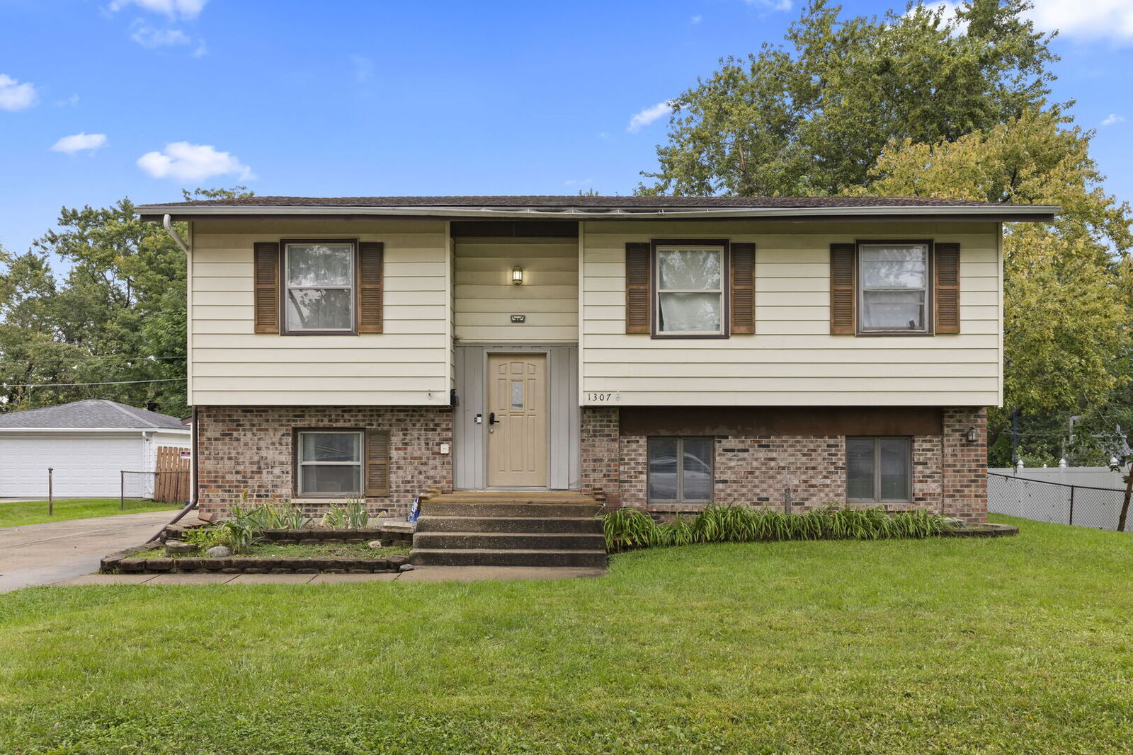 Property Photo: 1307 Edgerton Drive IL 60435