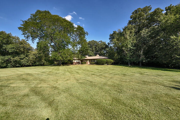Property Photo: 105 Lomond Drive IL 60067